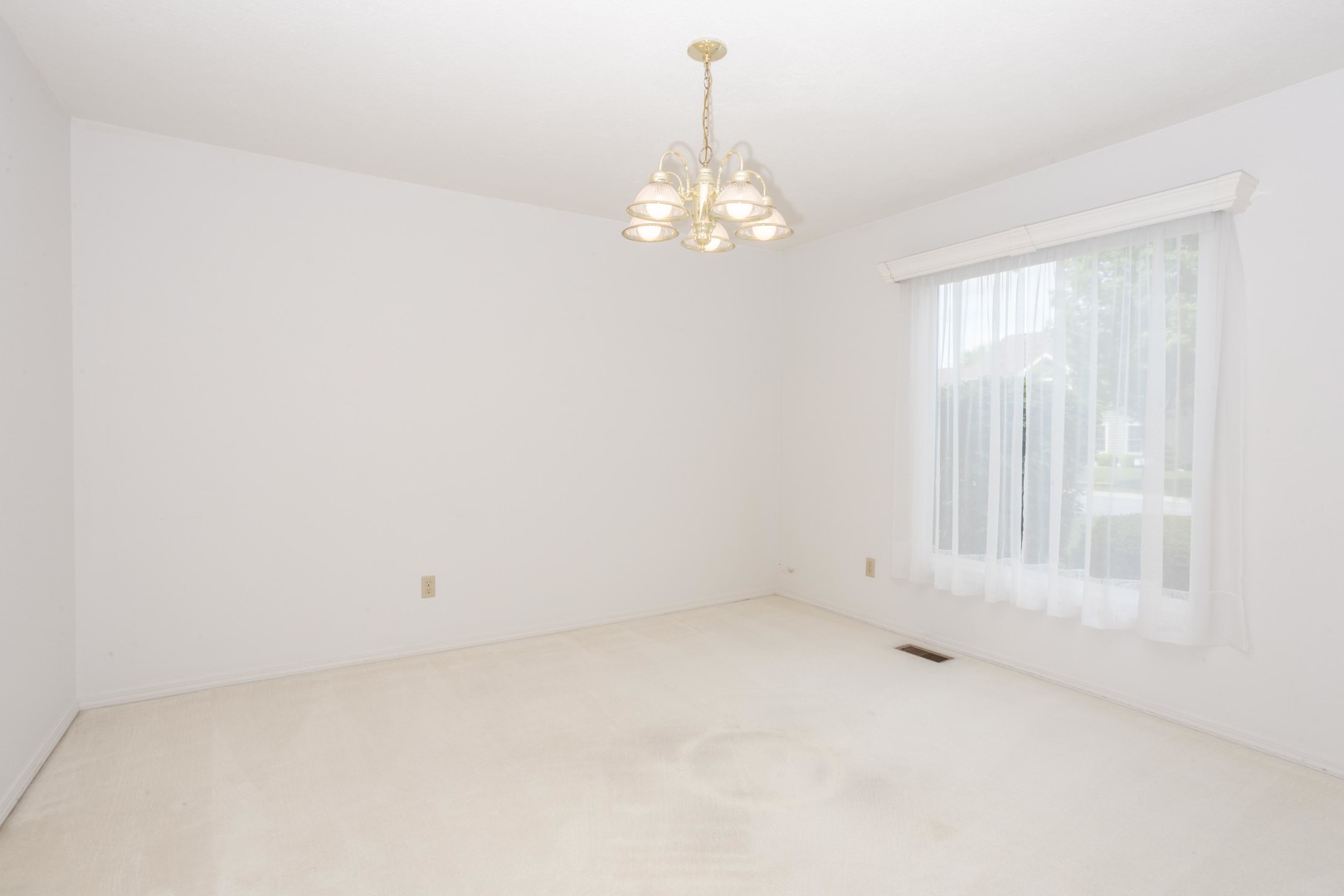 5 Downing Circle, Bloomington, IL 61704