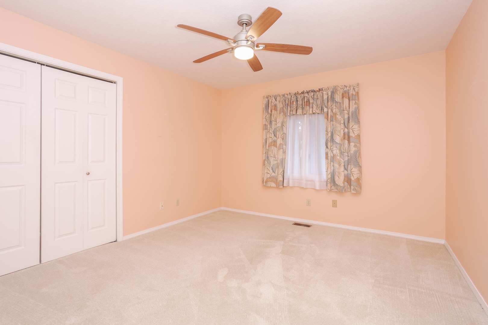 5 Downing Circle, Bloomington, IL 61704