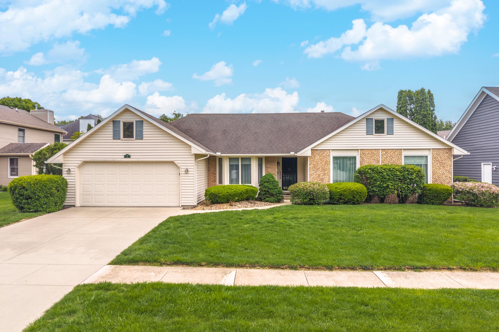 5 Downing Circle, Bloomington, IL 61704