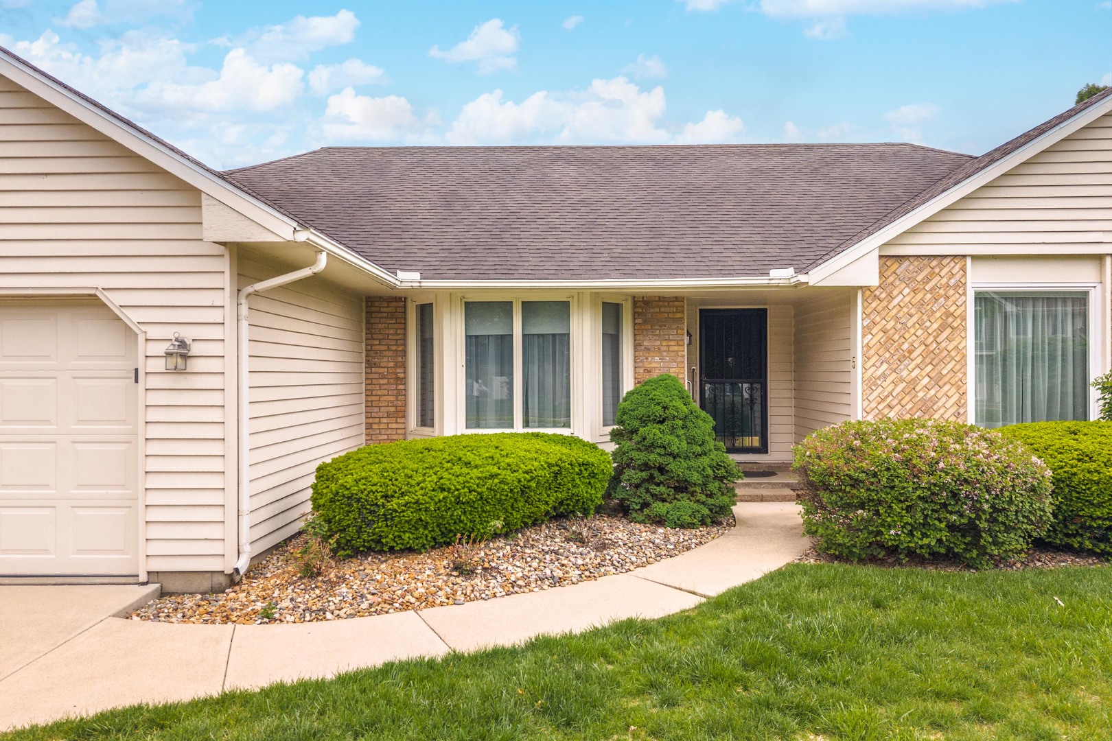 5 Downing Circle, Bloomington, IL 61704
