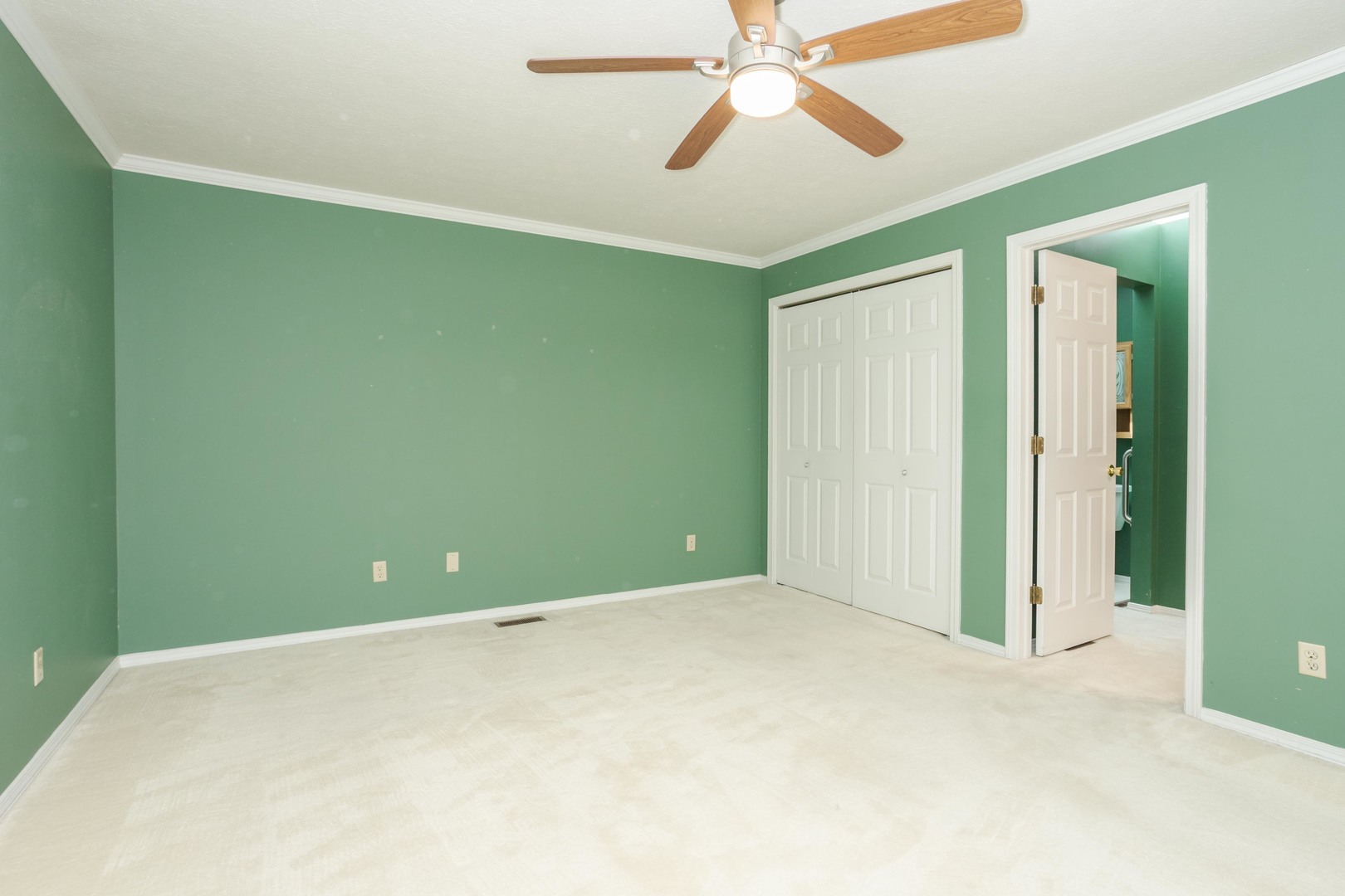 5 Downing Circle, Bloomington, IL 61704