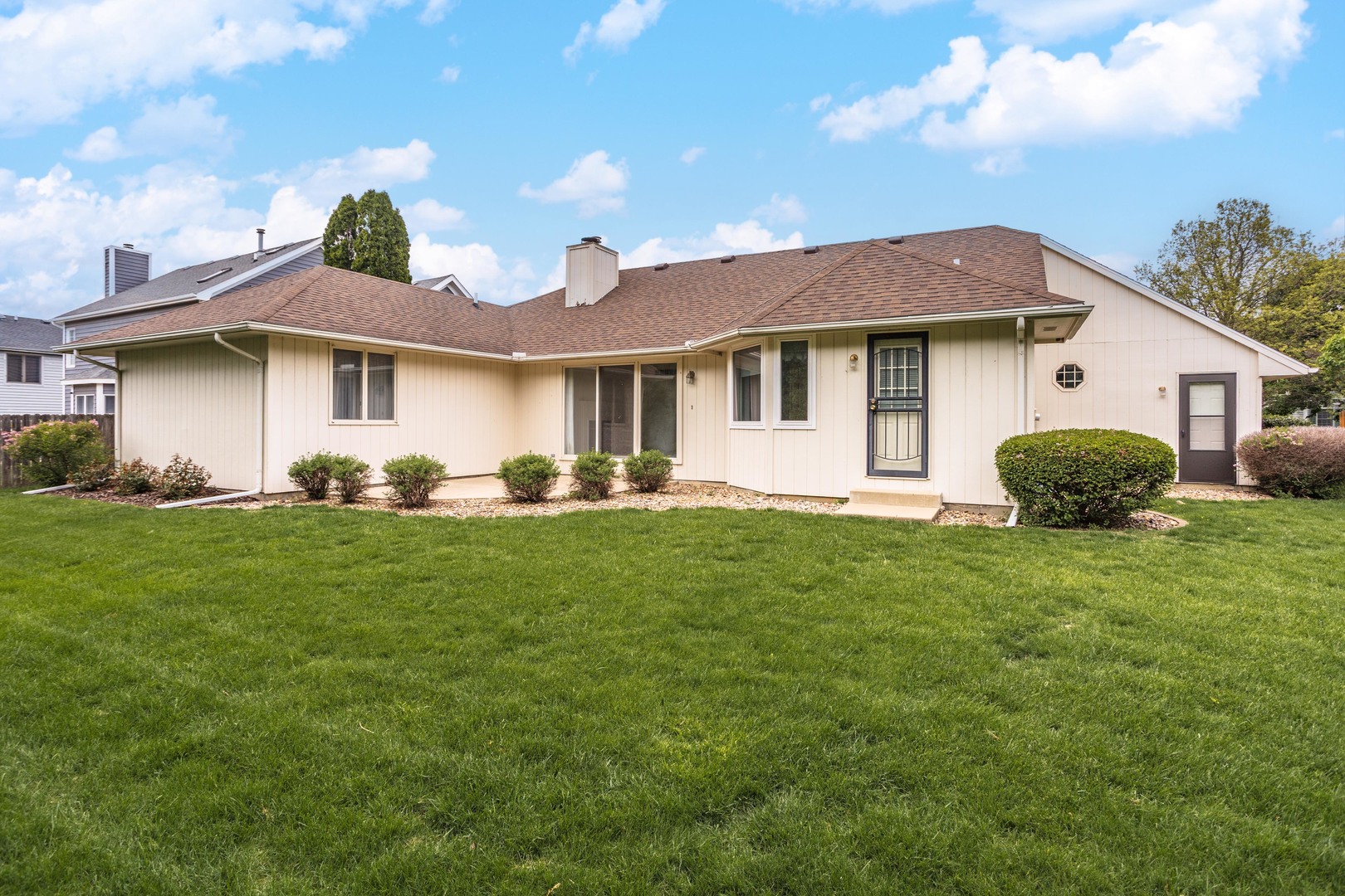 5 Downing Circle, Bloomington, IL 61704