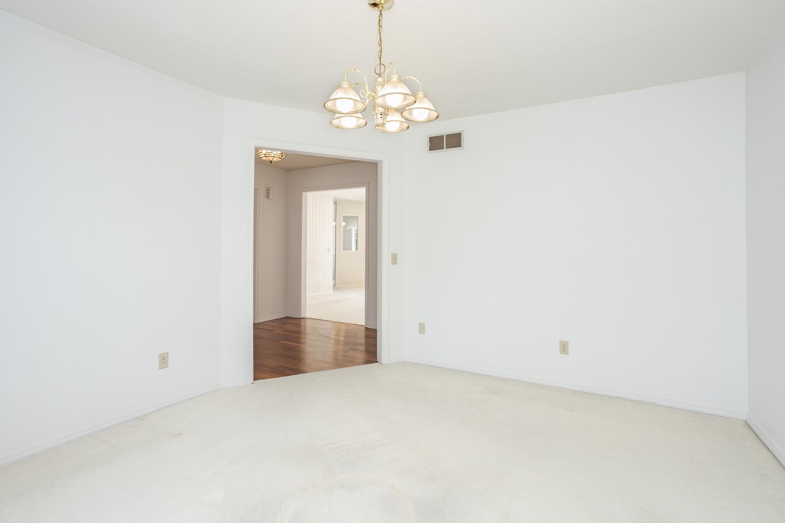 5 Downing Circle, Bloomington, IL 61704