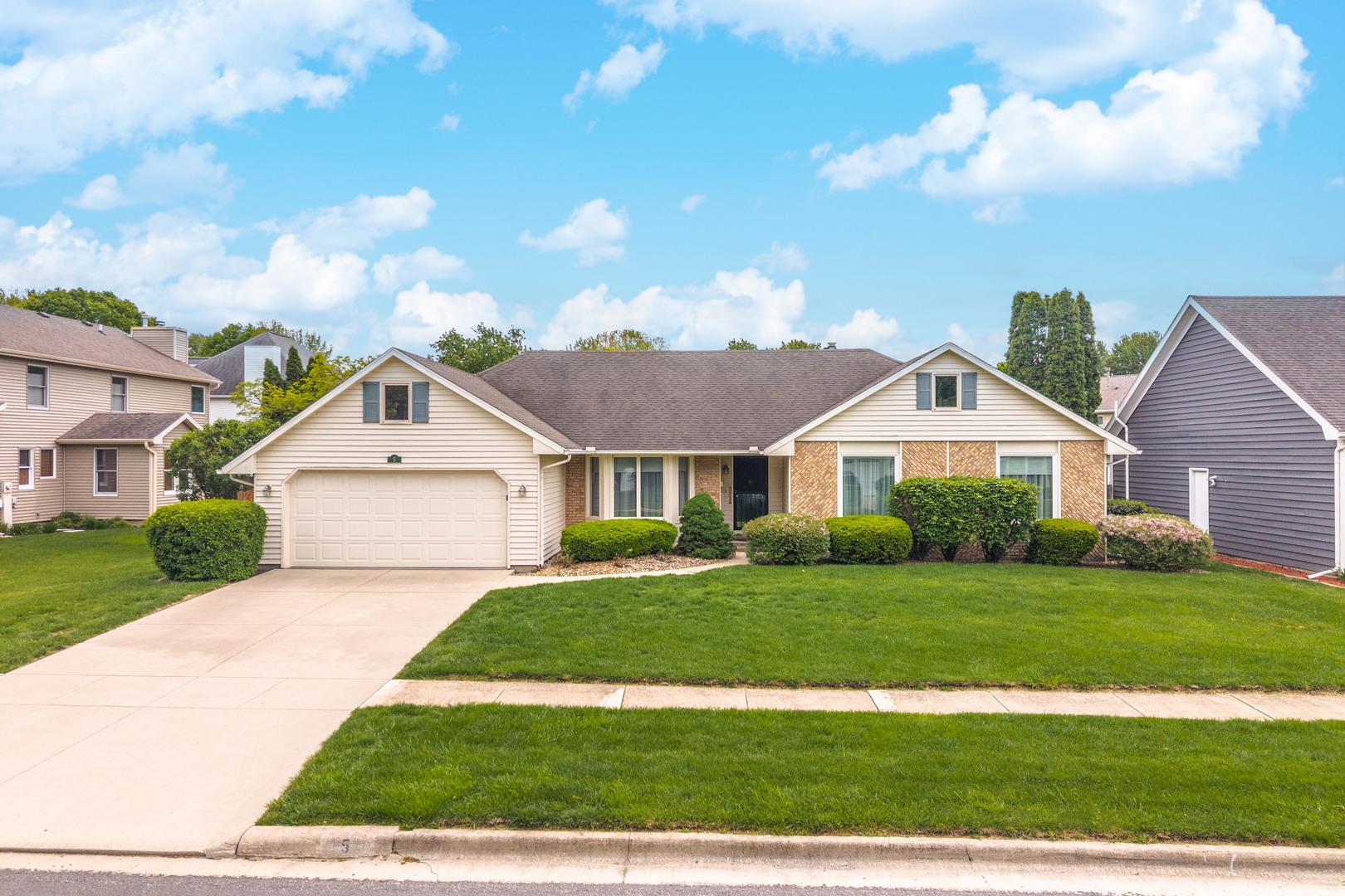 5 Downing Circle, Bloomington, IL 61704