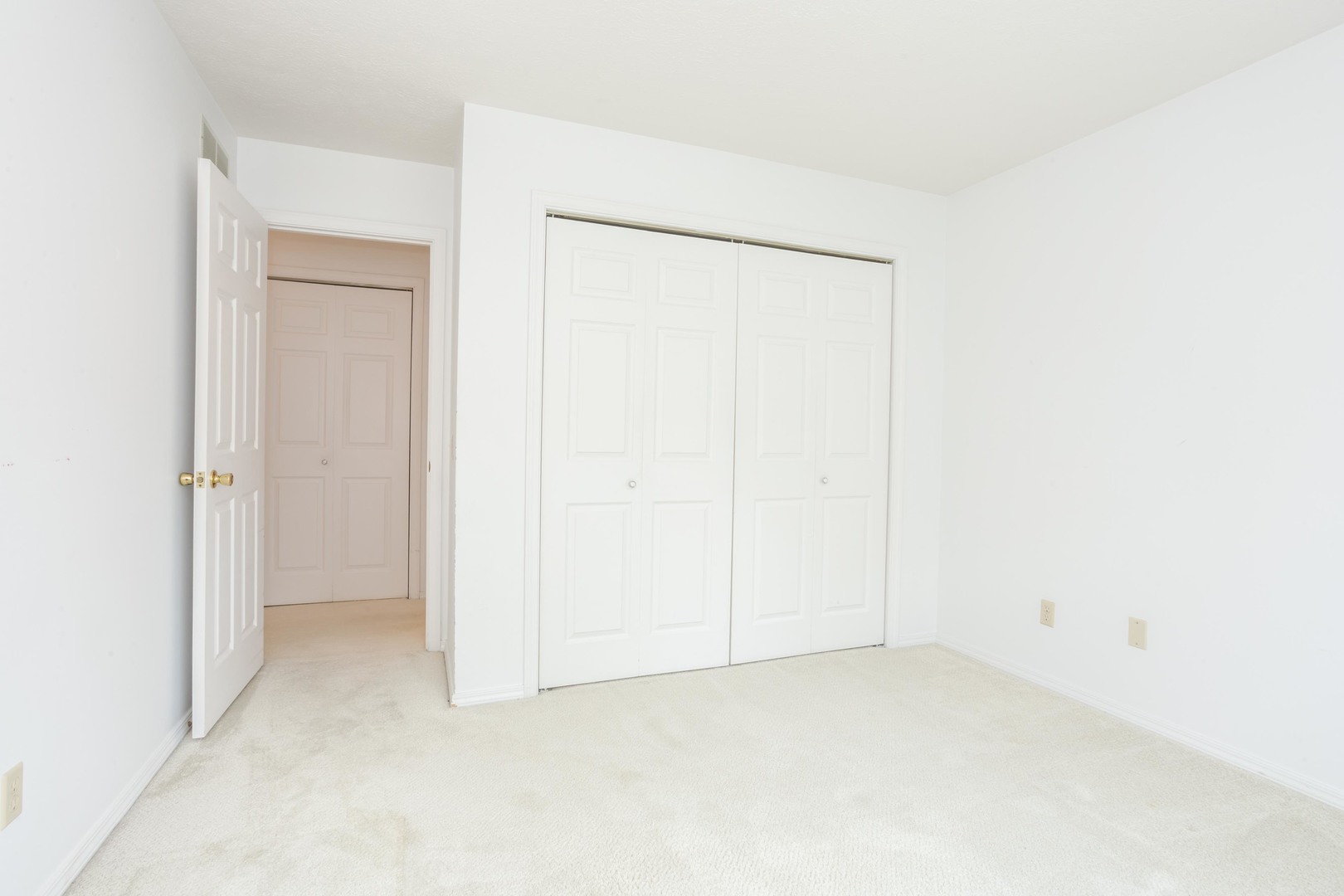 5 Downing Circle, Bloomington, IL 61704