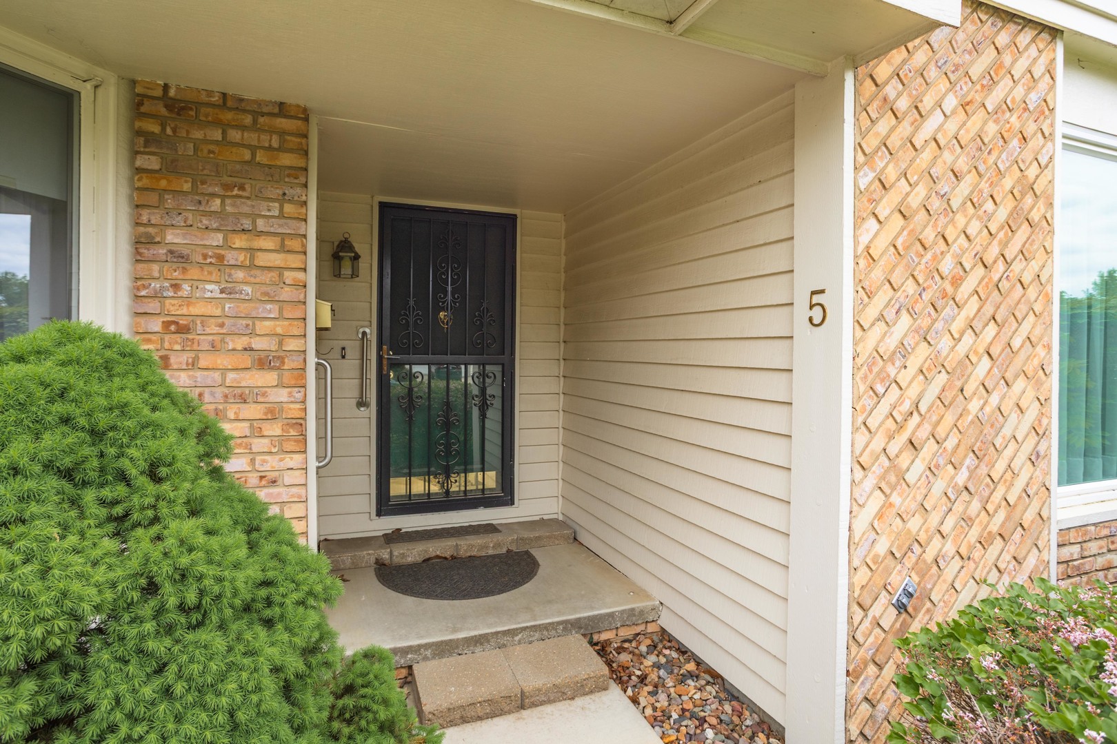 5 Downing Circle, Bloomington, IL 61704