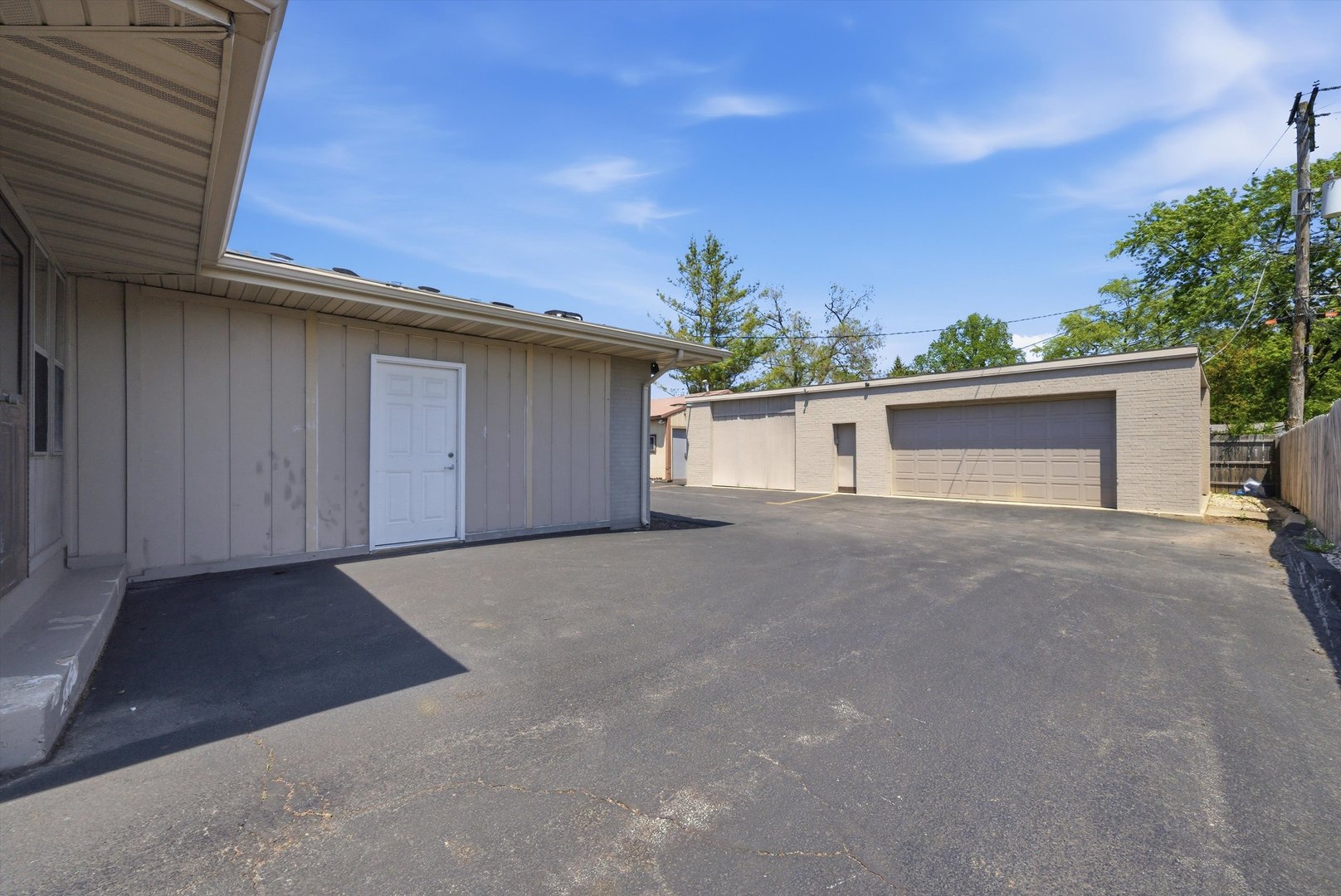 2304 Plainfield Road, Crest Hill, IL 60403