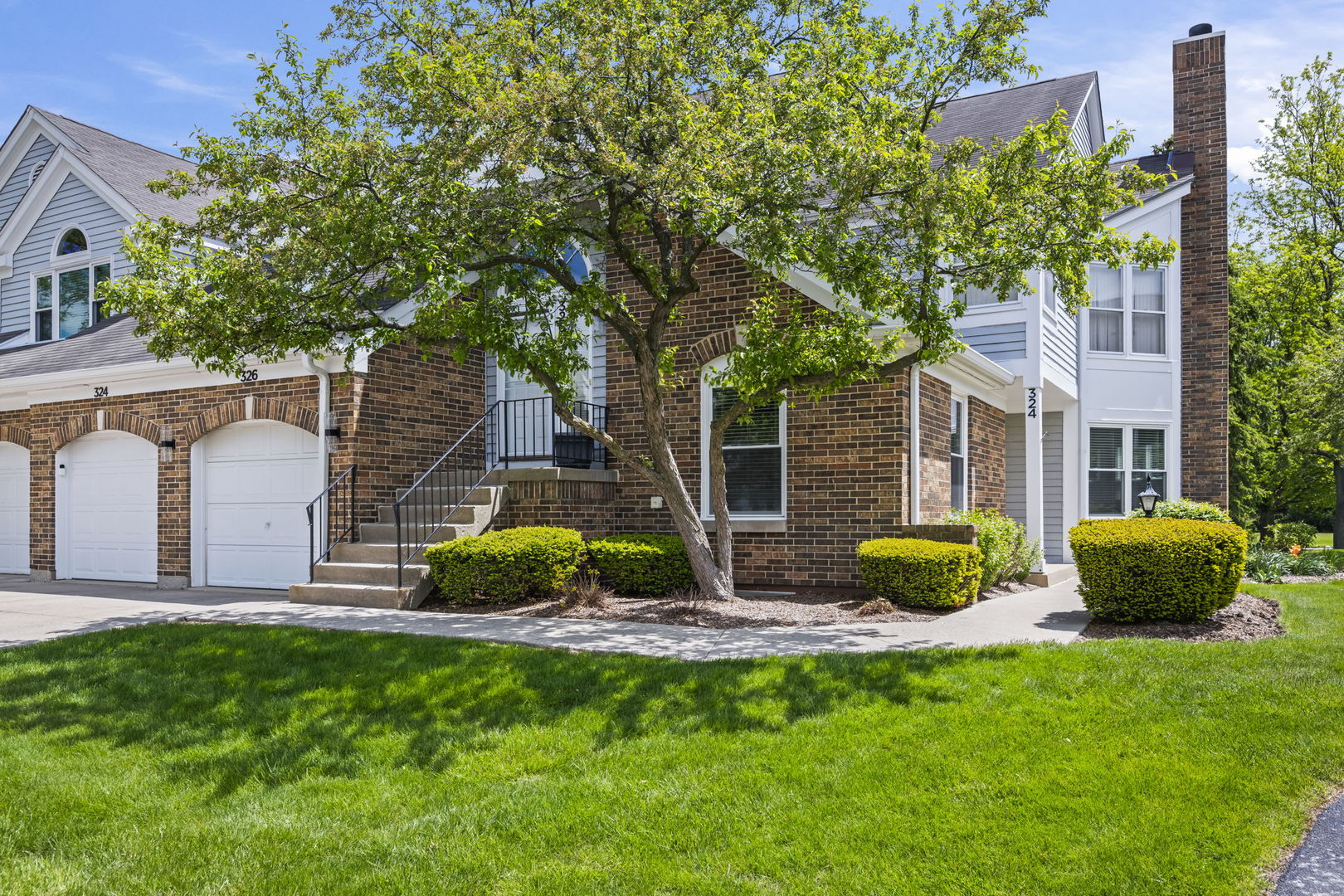 324 Satinwood Court, Buffalo Grove, IL 60089