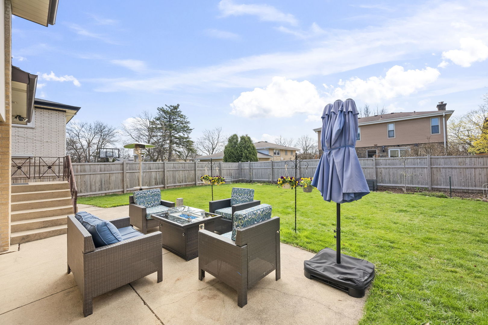8709 W Madison Drive, Niles, IL 60714