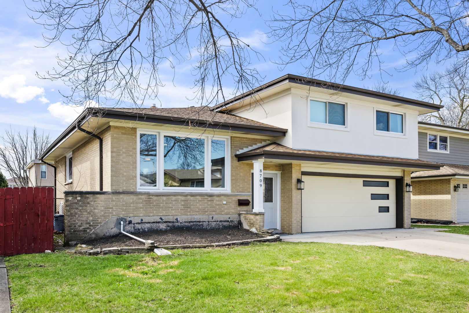 8709 W Madison Drive, Niles, IL 60714