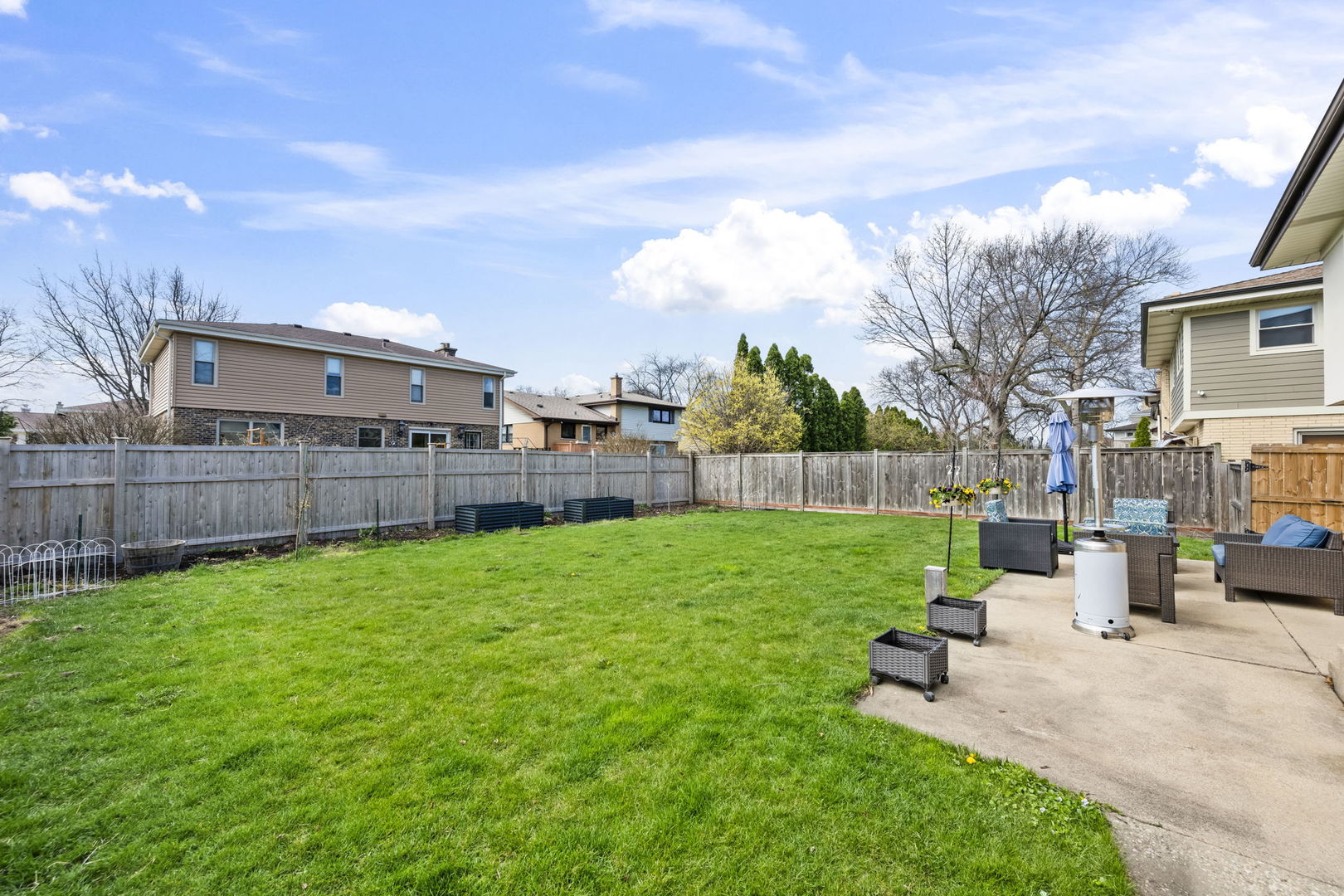 8709 W Madison Drive, Niles, IL 60714
