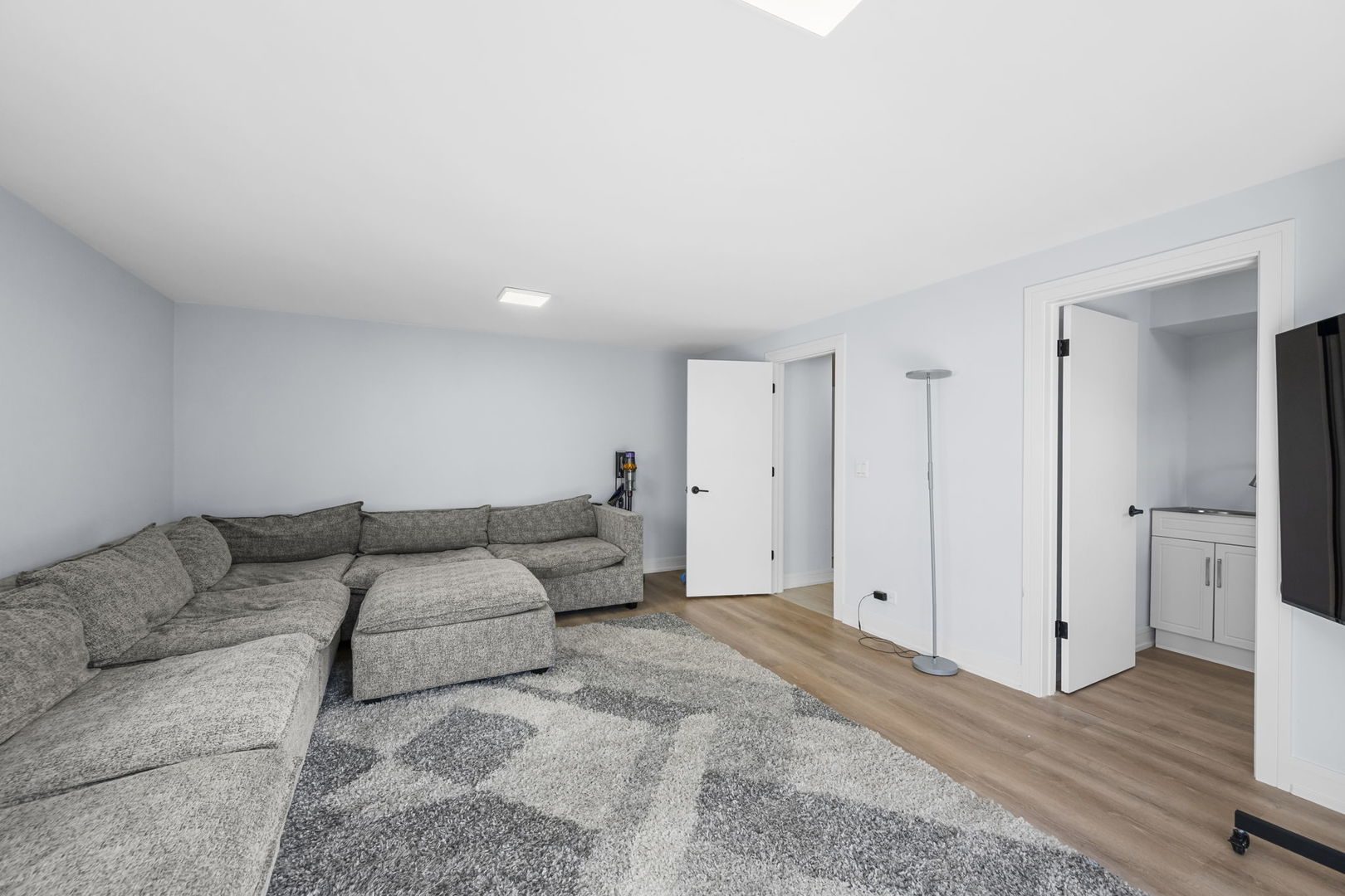 8709 W Madison Drive, Niles, IL 60714