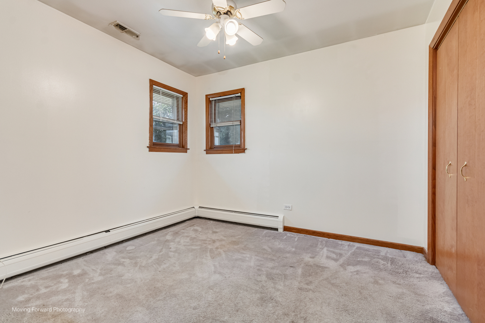 125 N Oak Leaf Drive, Addison, IL 60101