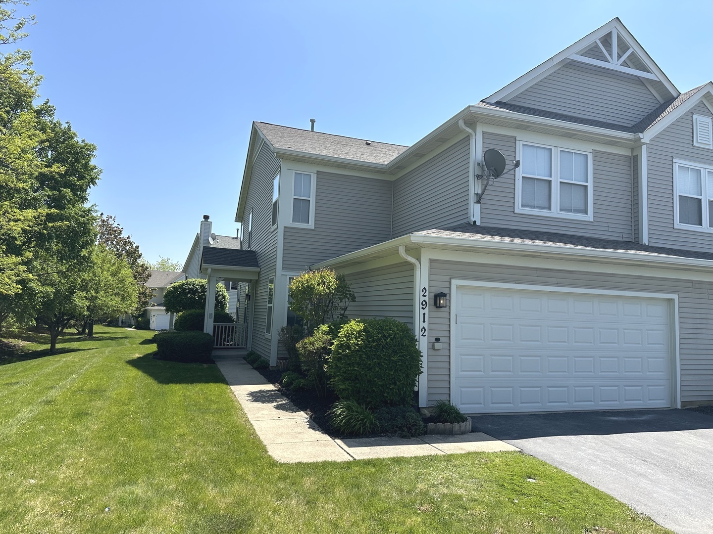 2912 FALLING WATERS Lane, Lindenhurst, IL 60046