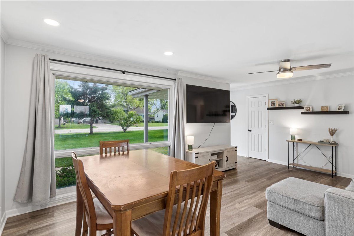 1806 Hazelwood Drive, Lindenhurst, IL 60046