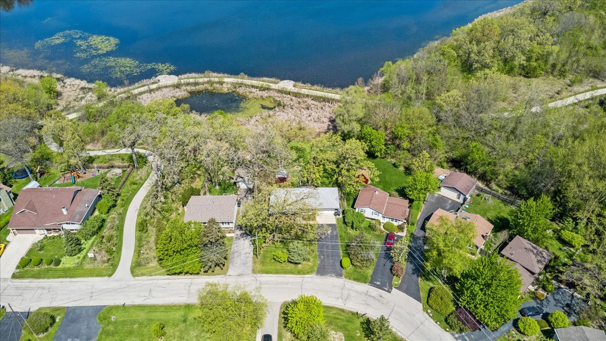 1806 Hazelwood Drive, Lindenhurst, IL 60046