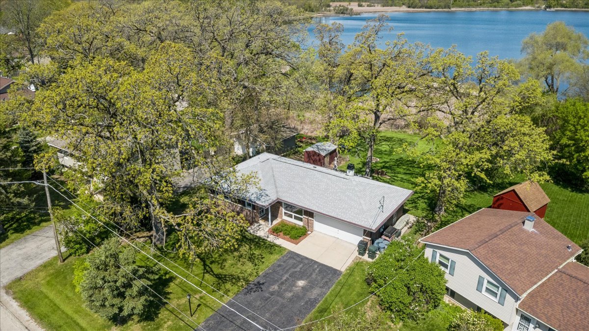 1806 Hazelwood Drive, Lindenhurst, IL 60046