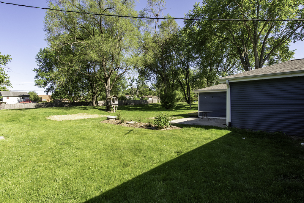37155 N Shirley Drive, Gurnee, IL 60031
