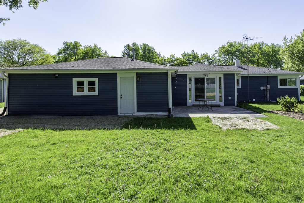 37155 N Shirley Drive, Gurnee, IL 60031
