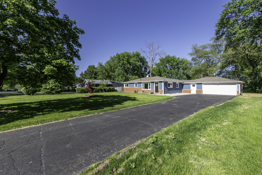 37155 N Shirley Drive, Gurnee, IL 60031