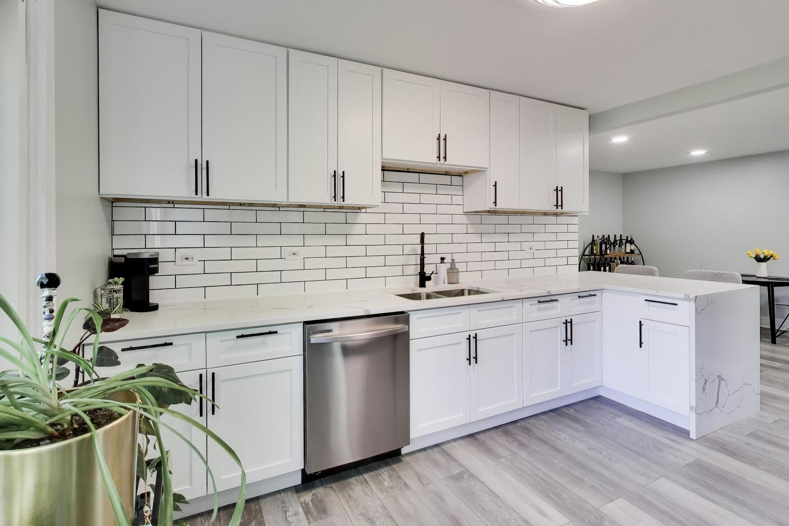 1520 Stonebridge Trail #2-1, Wheaton, IL 60189