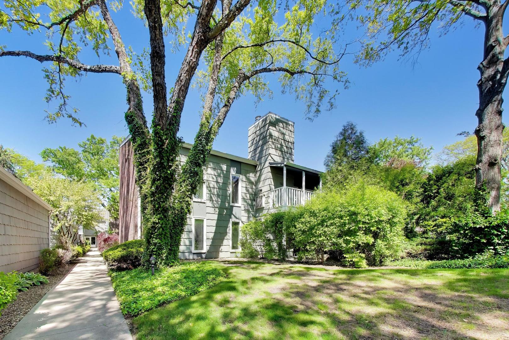 1520 Stonebridge Trail #2-1, Wheaton, IL 60189