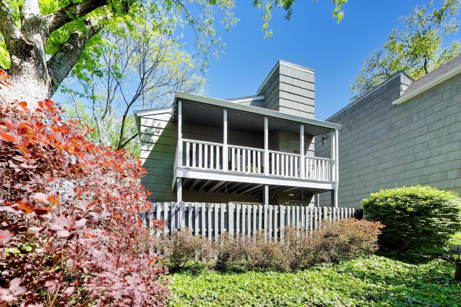 1520 Stonebridge Trail #2-1, Wheaton, IL 60189