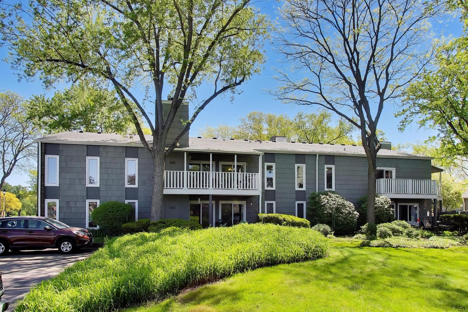 1520 Stonebridge Trail #2-1, Wheaton, IL 60189
