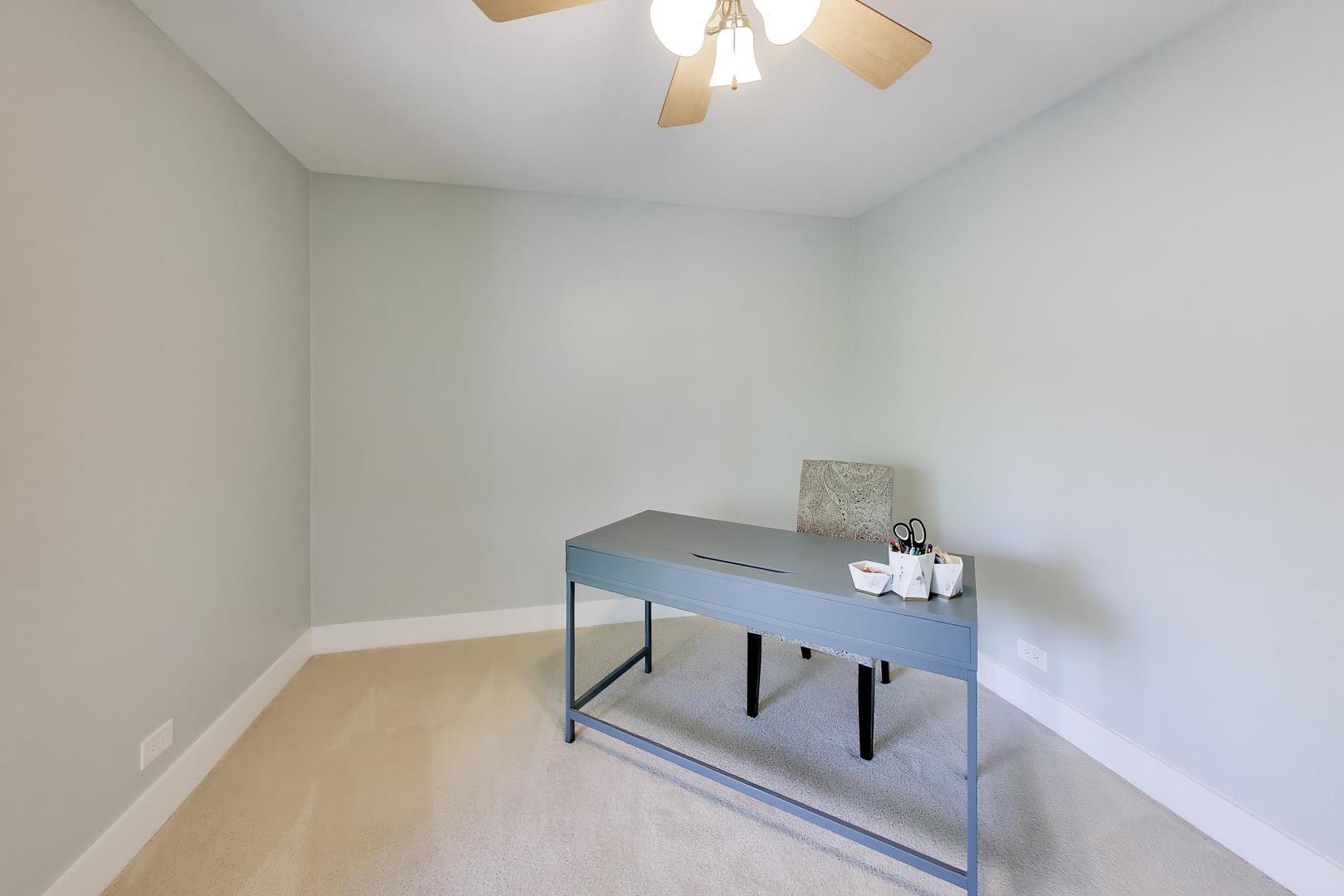 1520 Stonebridge Trail #2-1, Wheaton, IL 60189