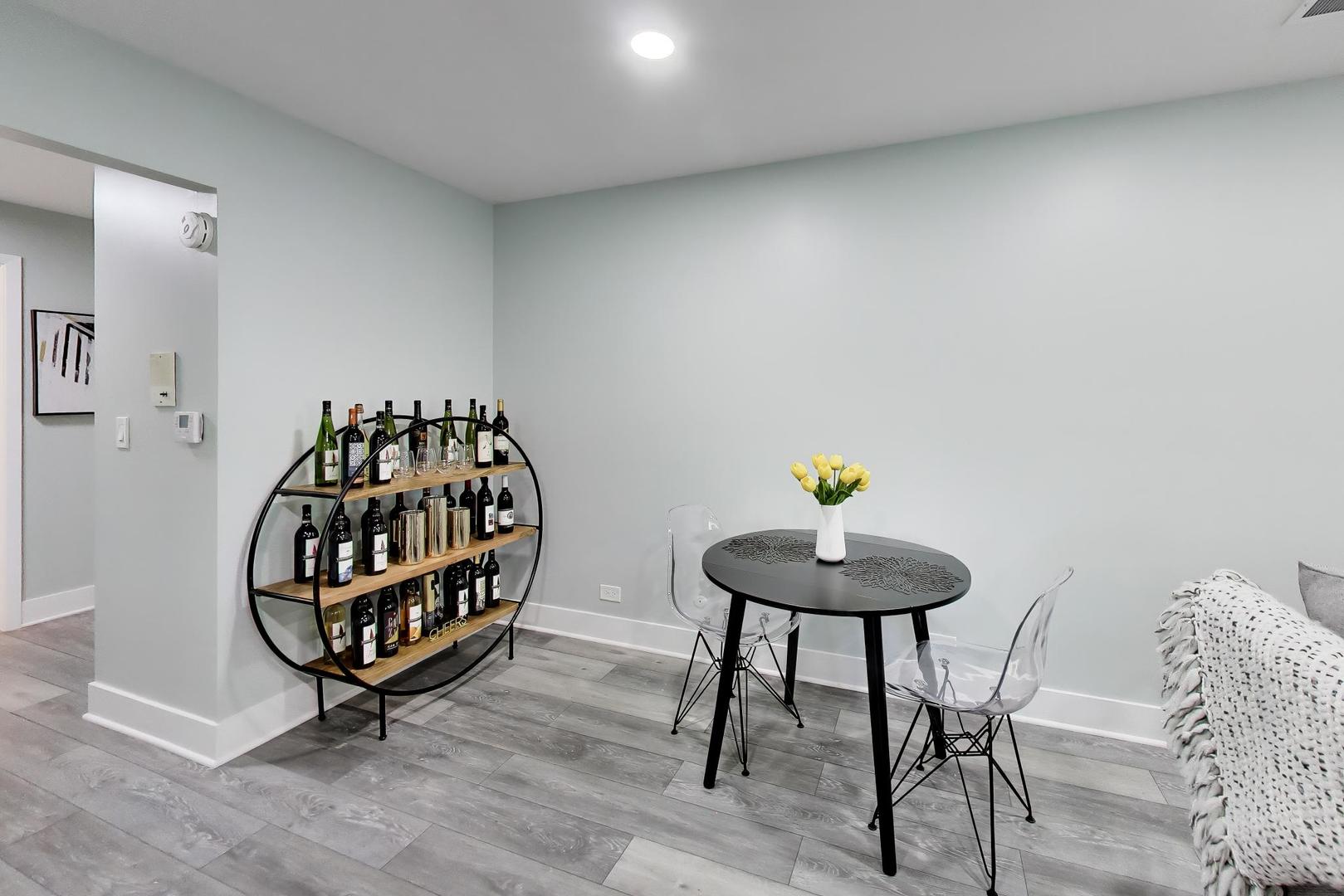1520 Stonebridge Trail #2-1, Wheaton, IL 60189