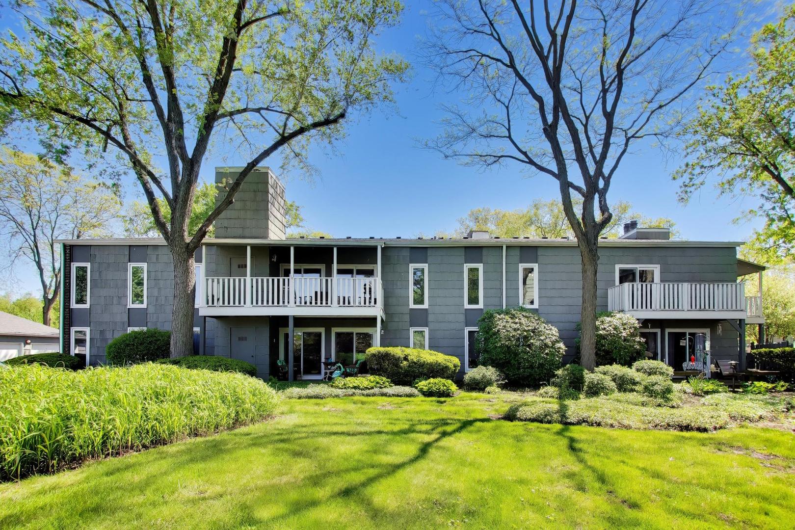 1520 Stonebridge Trail #2-1, Wheaton, IL 60189
