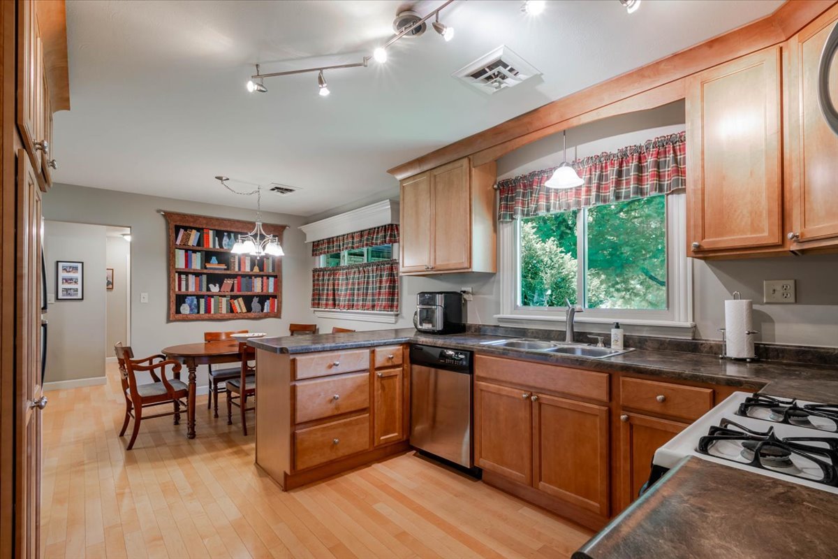 607 N Mill Street, Leroy, IL 61752