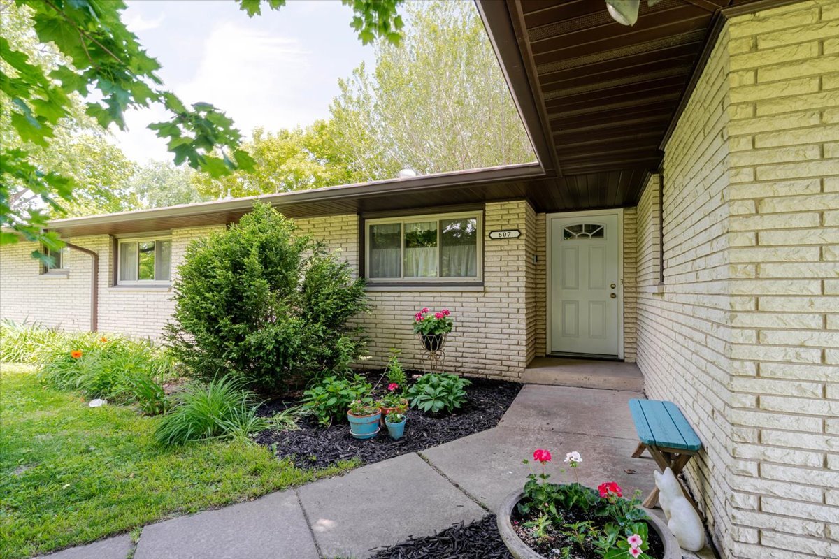 607 N Mill Street, Leroy, IL 61752