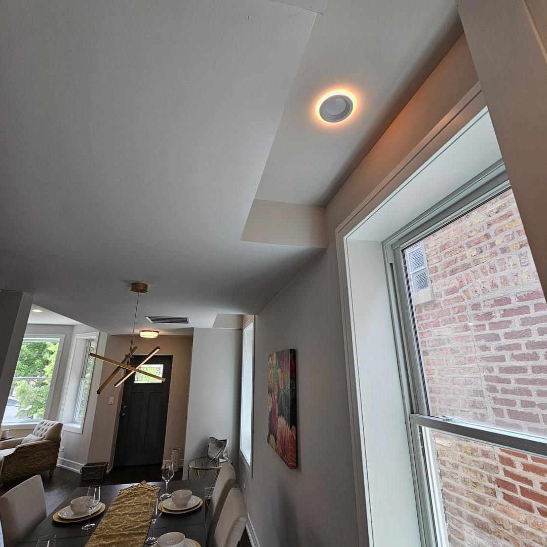 3540 W Evergreen Avenue, Chicago, IL 60651