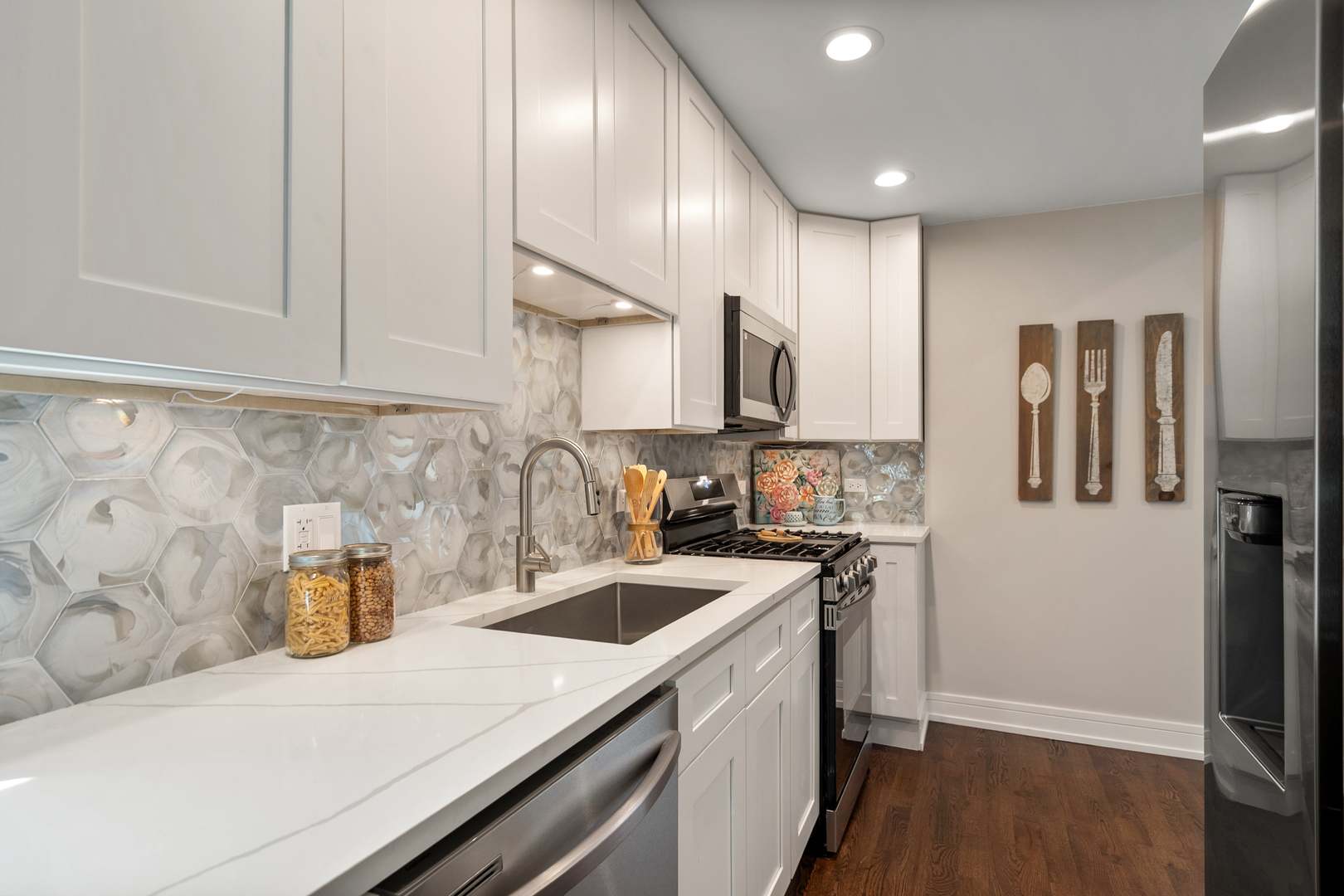 3540 W Evergreen Avenue, Chicago, IL 60651