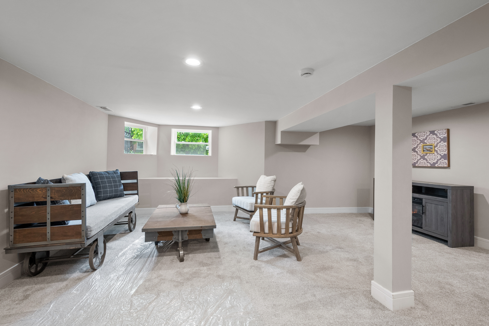 3540 W Evergreen Avenue, Chicago, IL 60651