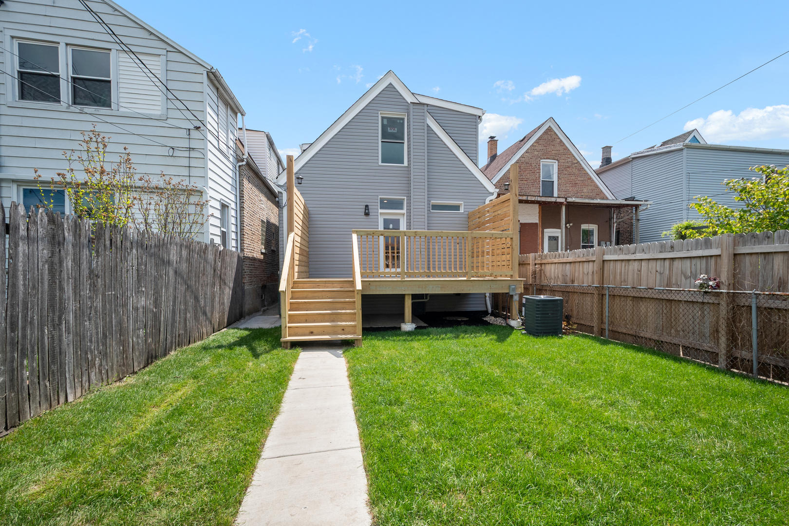 3540 W Evergreen Avenue, Chicago, IL 60651
