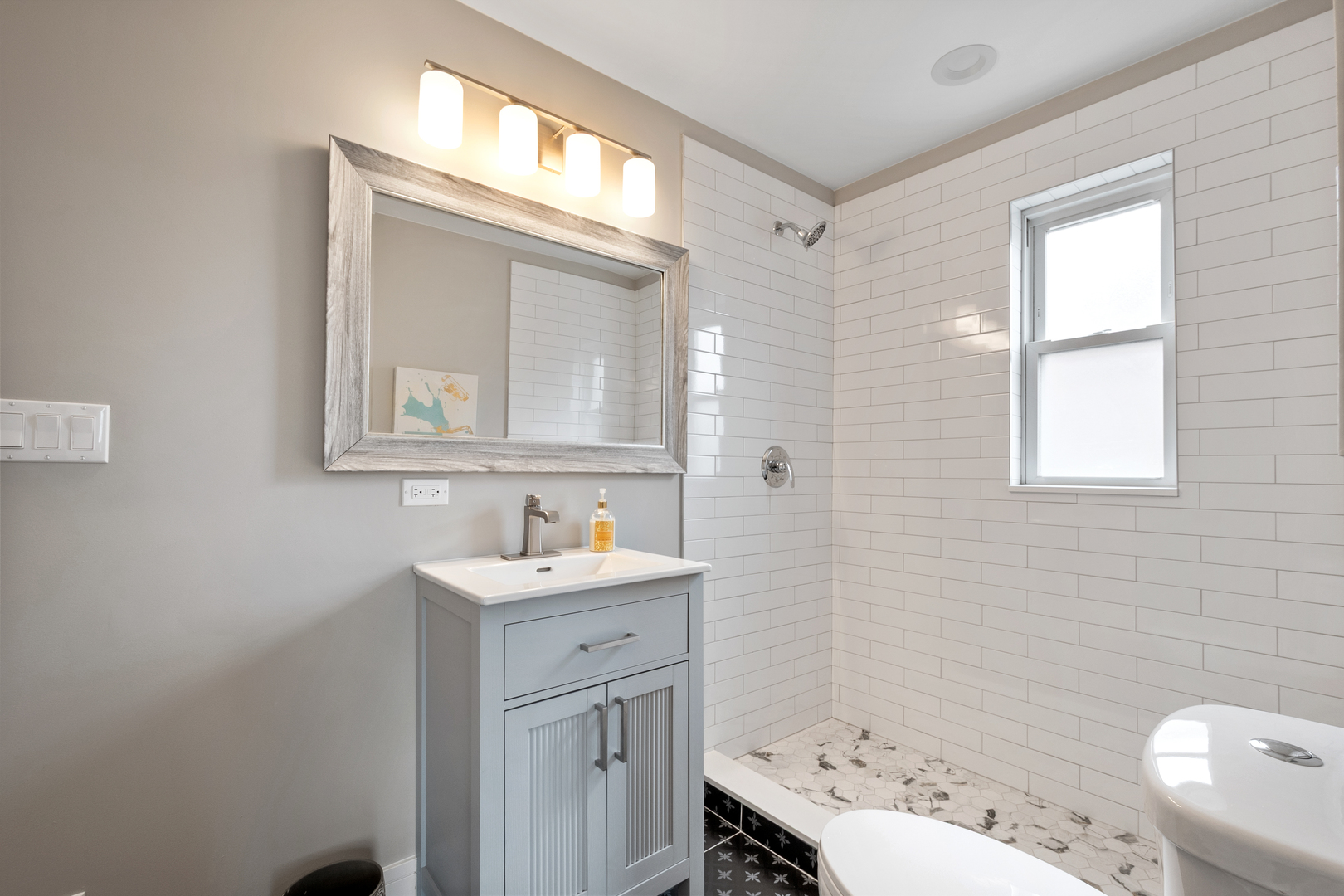 3540 W Evergreen Avenue, Chicago, IL 60651