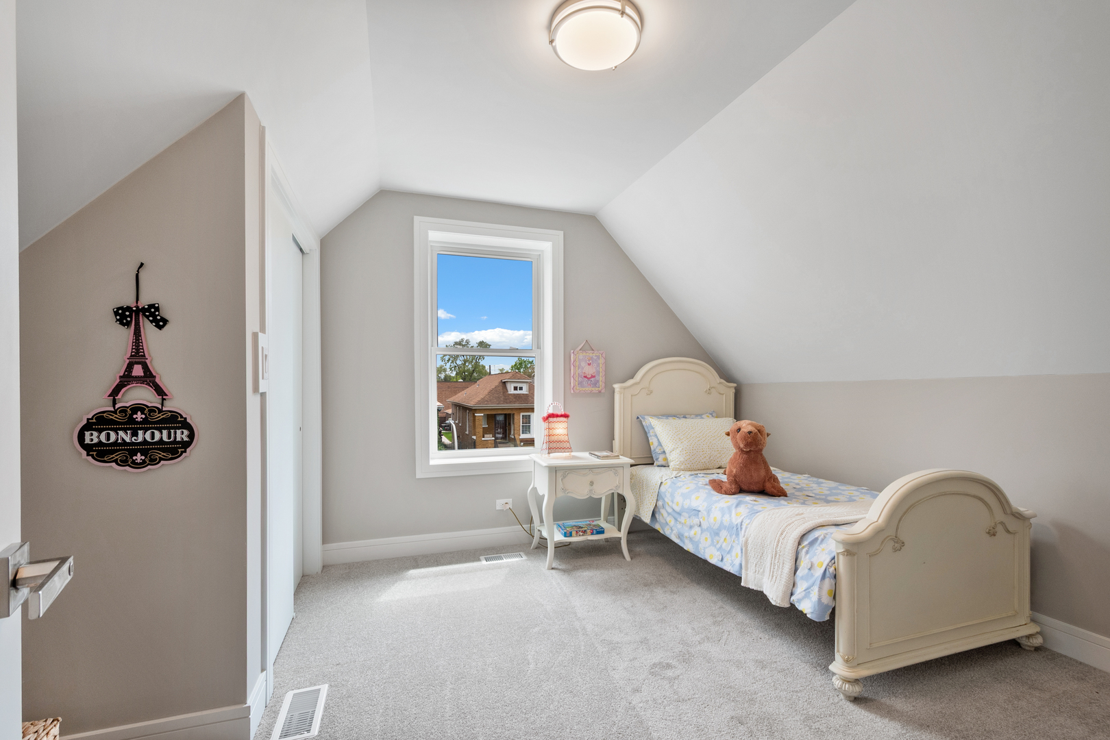 3540 W Evergreen Avenue, Chicago, IL 60651