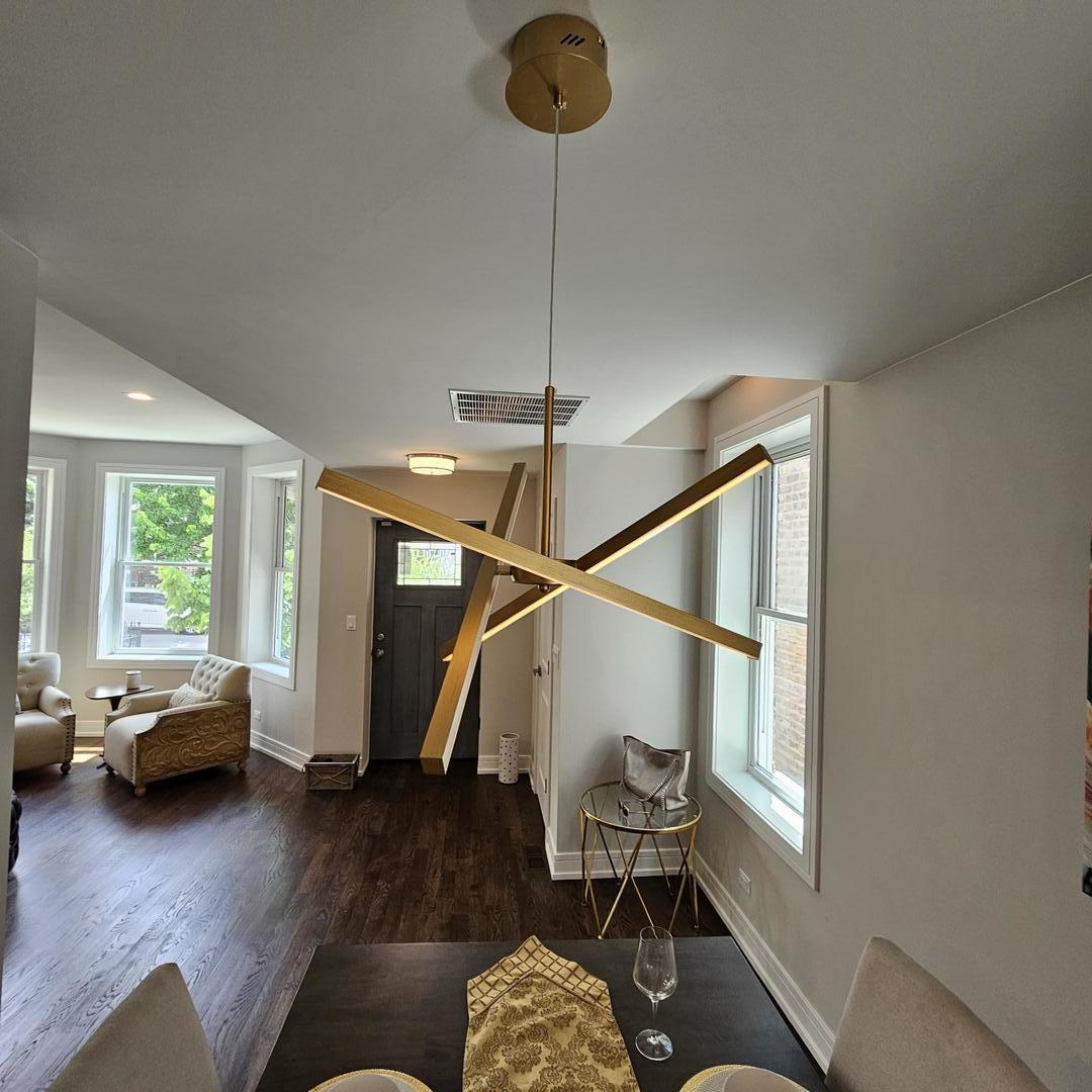 3540 W Evergreen Avenue, Chicago, IL 60651