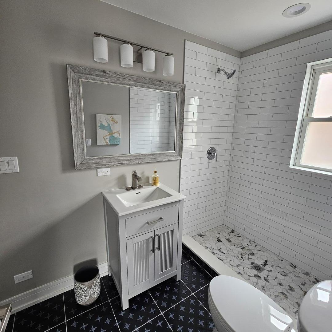 3540 W Evergreen Avenue, Chicago, IL 60651