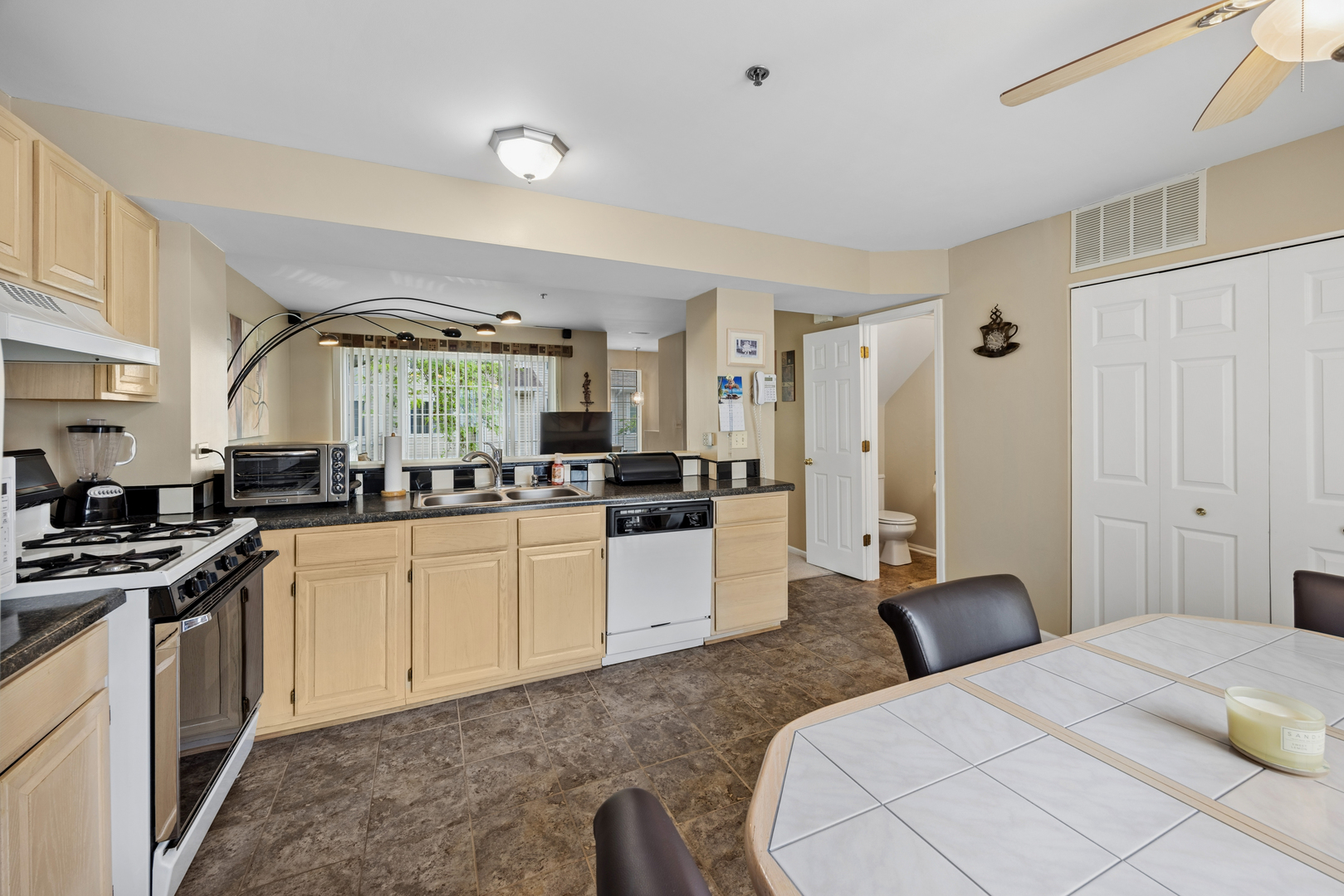 313 Candlelight Court, Bolingbrook, IL 60440