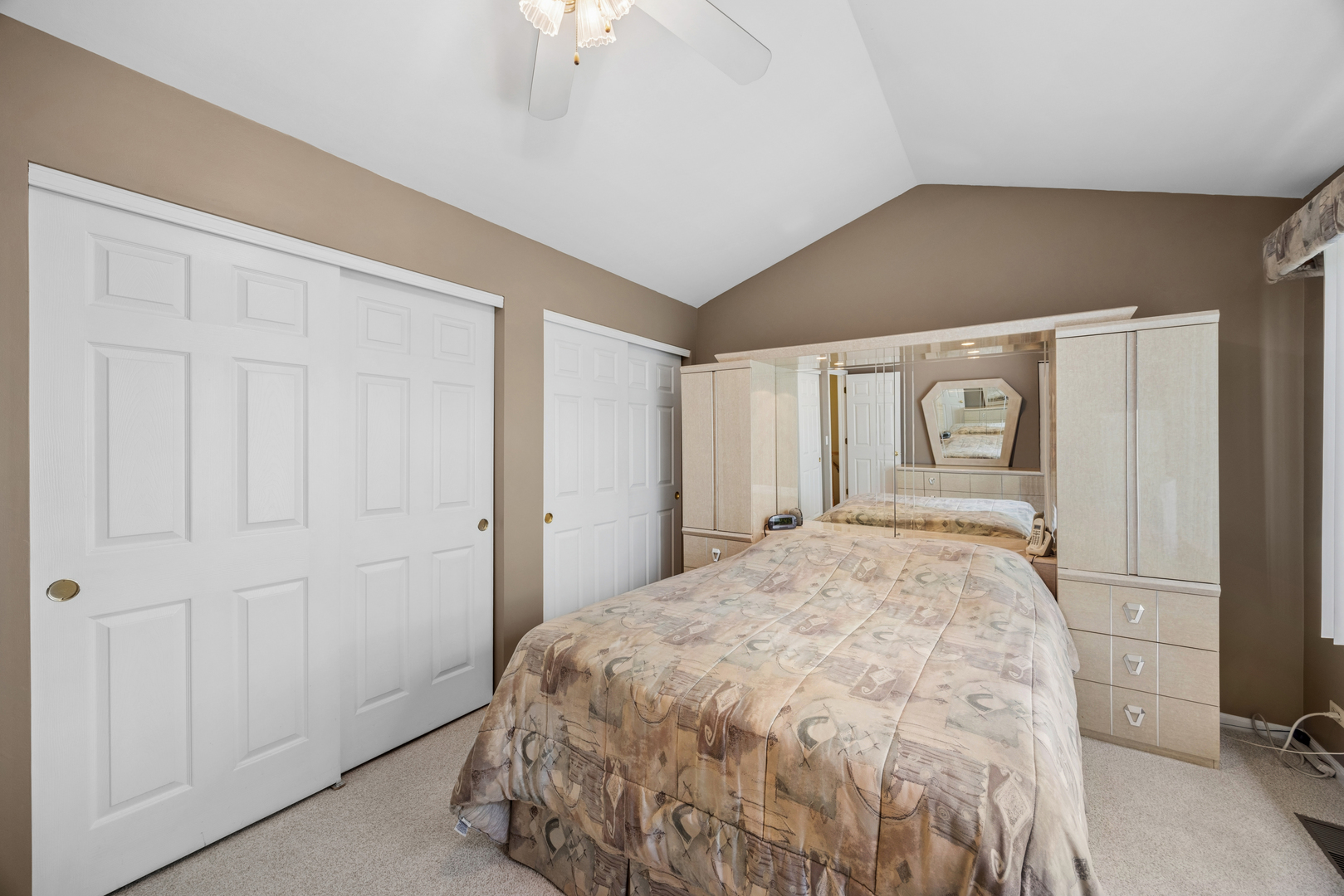313 Candlelight Court, Bolingbrook, IL 60440
