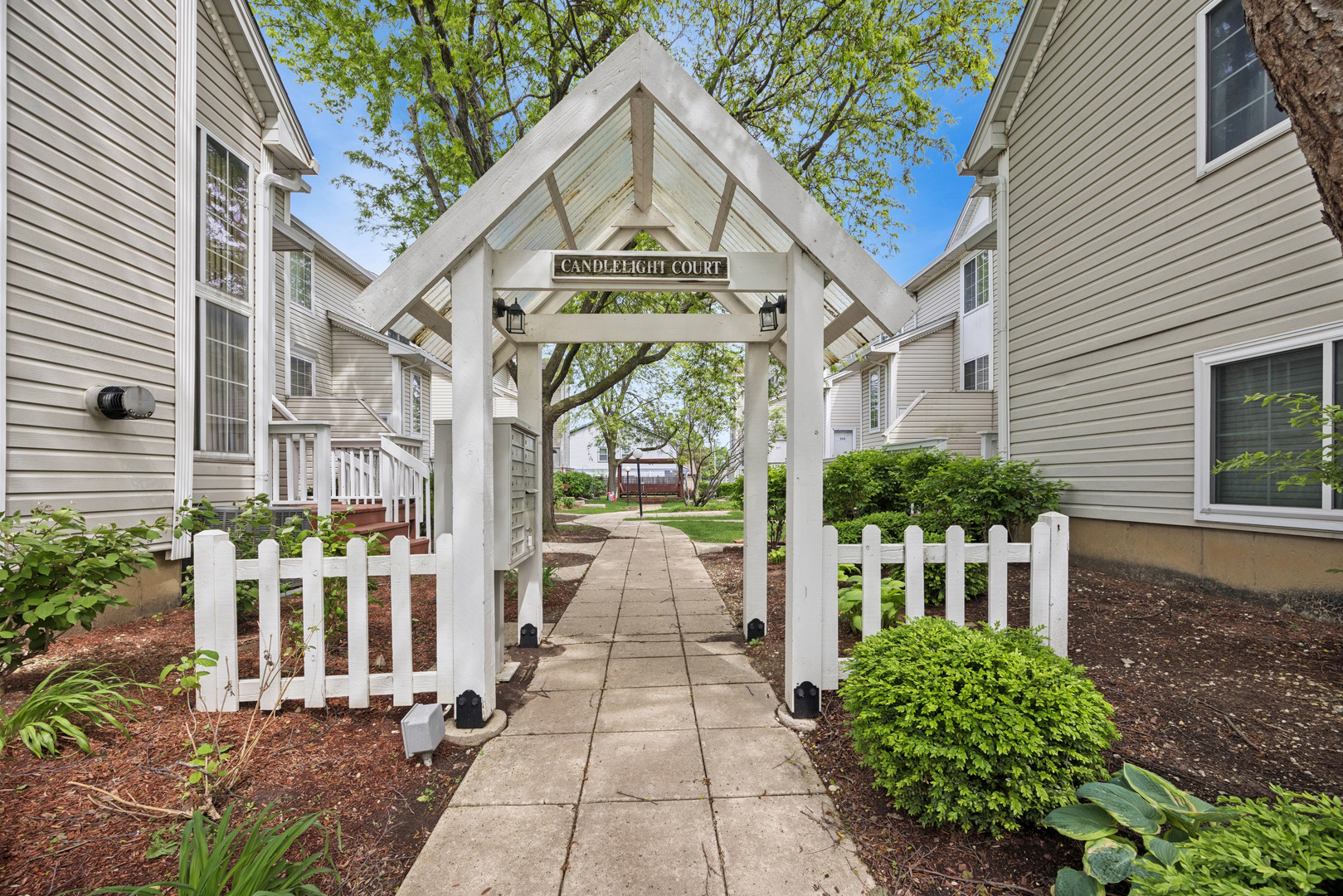 313 Candlelight Court, Bolingbrook, IL 60440