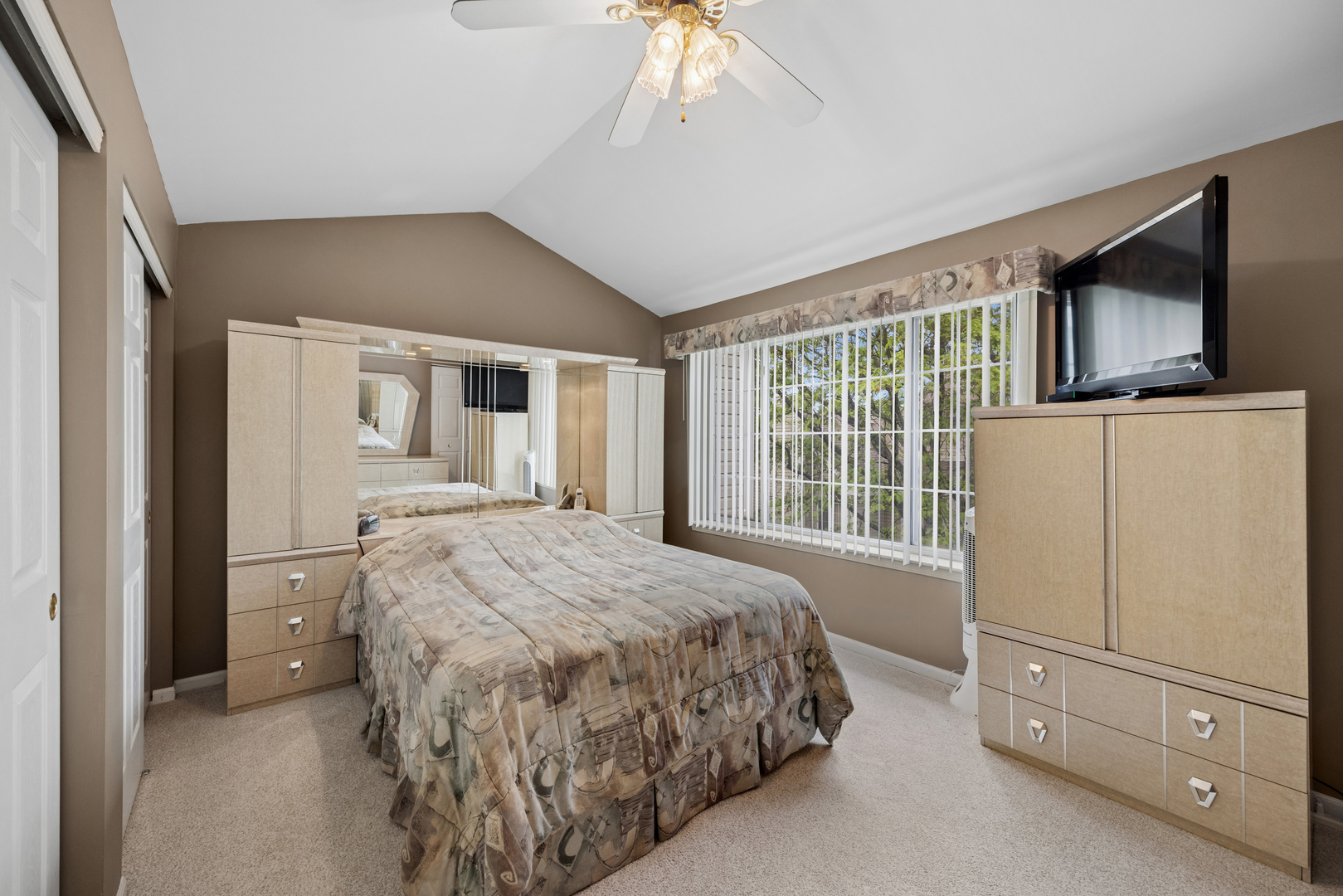 313 Candlelight Court, Bolingbrook, IL 60440