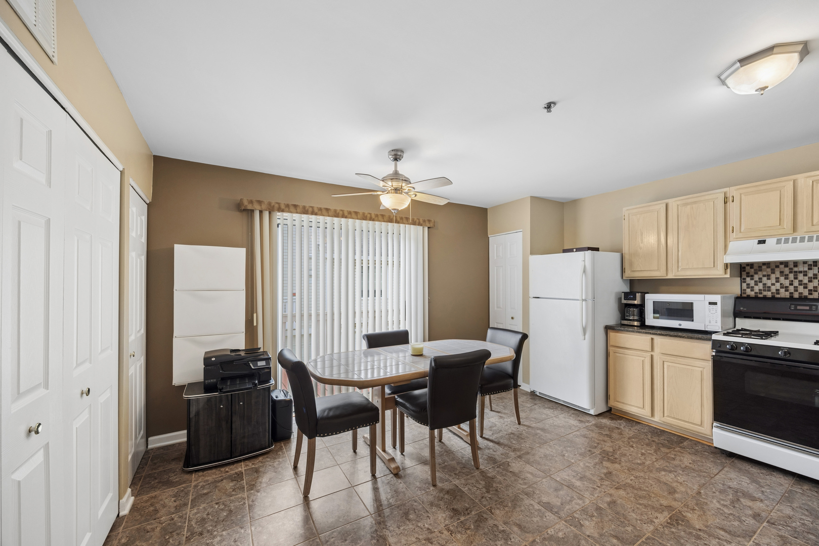 313 Candlelight Court, Bolingbrook, IL 60440
