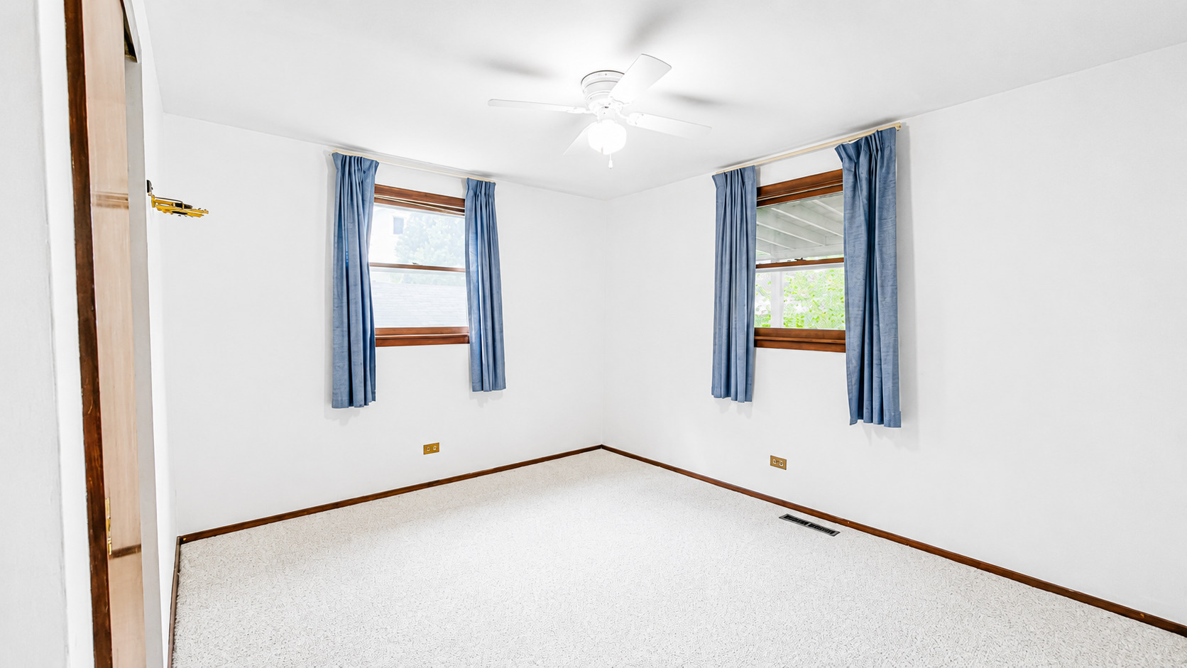 33022 N John Mogg Road, Grayslake, IL 60030