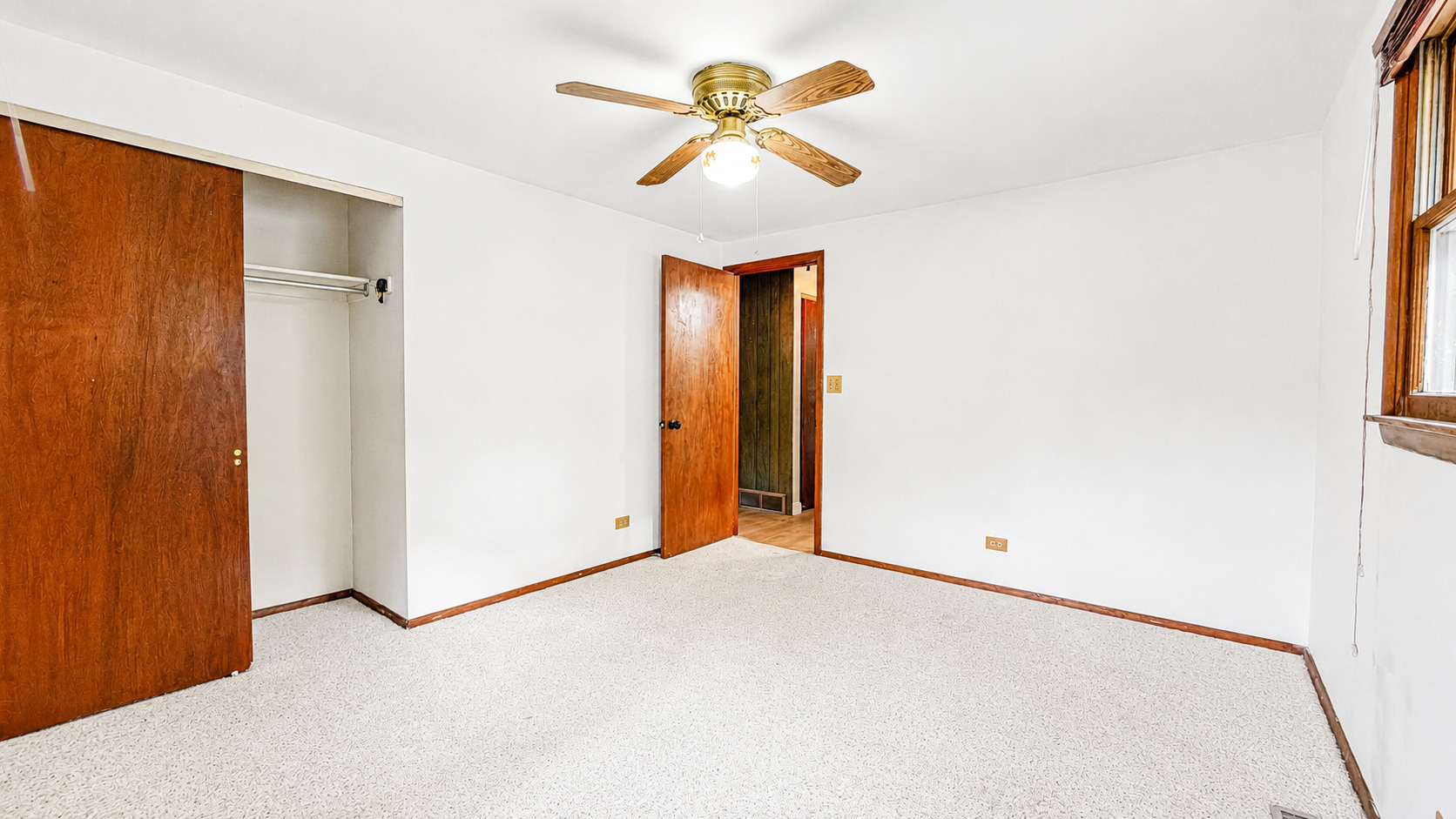 33022 N John Mogg Road, Grayslake, IL 60030