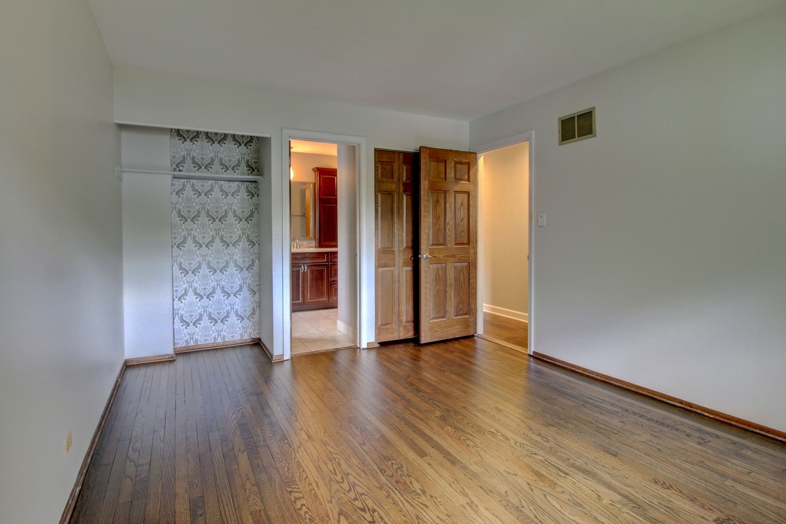 2266 Durham Drive, Wheaton, IL 60189