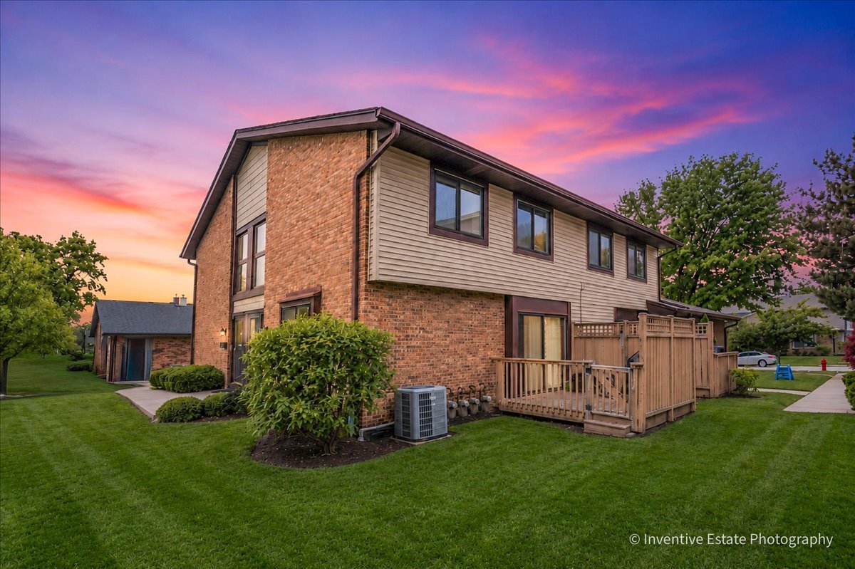 8325 Portsmouth Drive #A, Darien, IL 60561